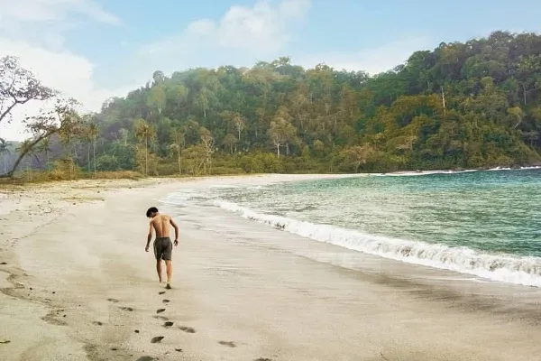 Pantai Kali Kencana: Surga Tersembunyi di Tepi Nusakambangan