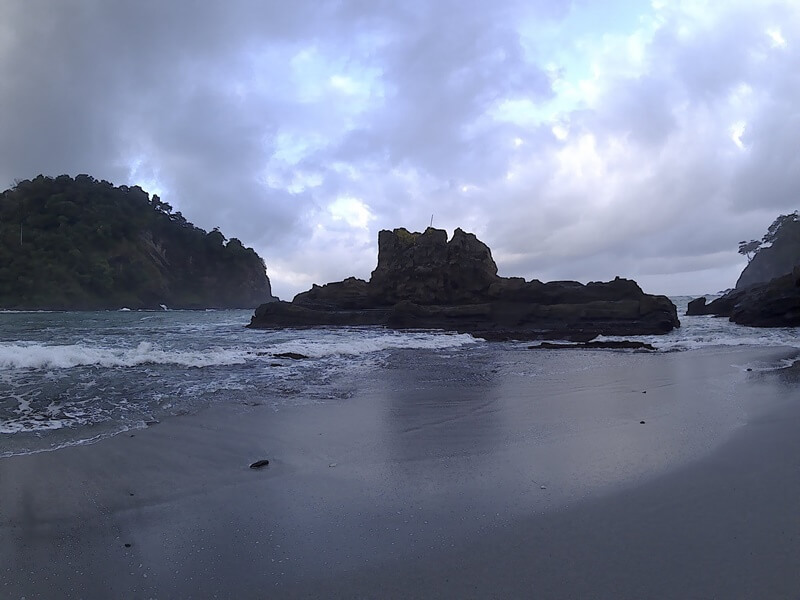 Pantai Kali Kencana: Rahasia Santai di Tepi Laut Cilacap